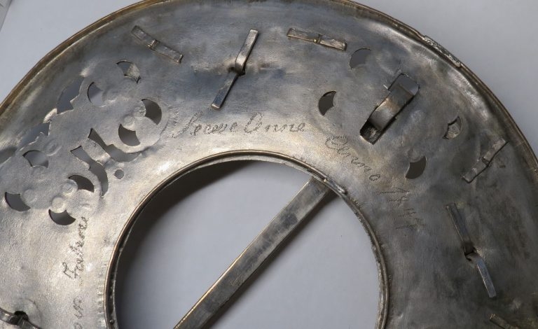 Ventspils muzeja lasītavā: Pīpurs Jānis Secerei Annai 1847. gadā. Sudraba saktu romantiskie stāsti