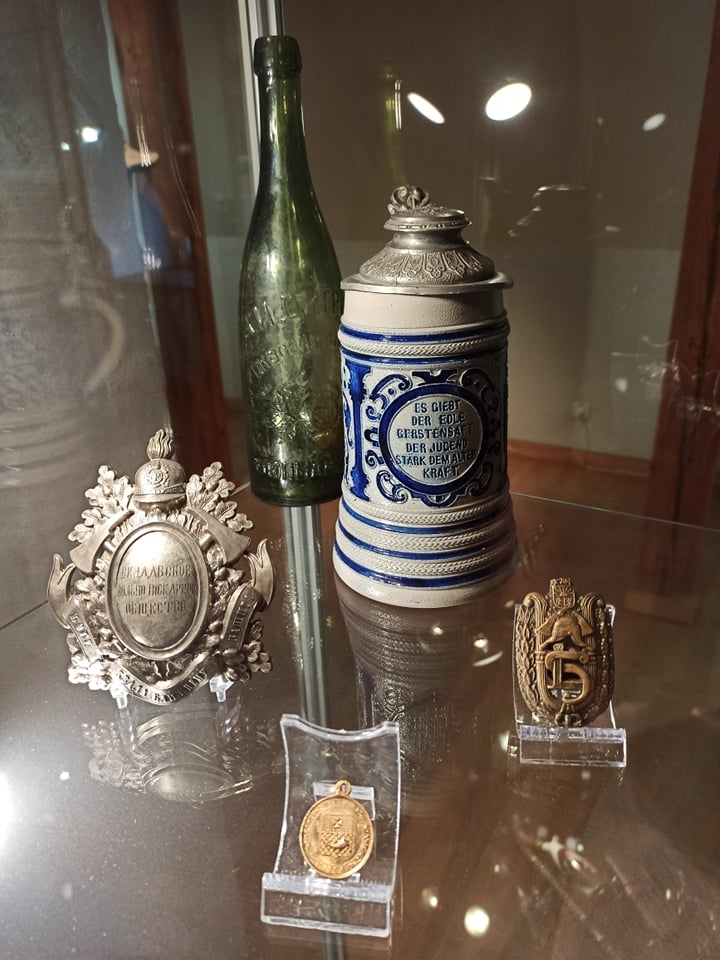 Ventspils muzeja lasītava: Spožās pogās, ķiverēs… Sveicieni Ugunsdzēsēju un glābēju dienā!