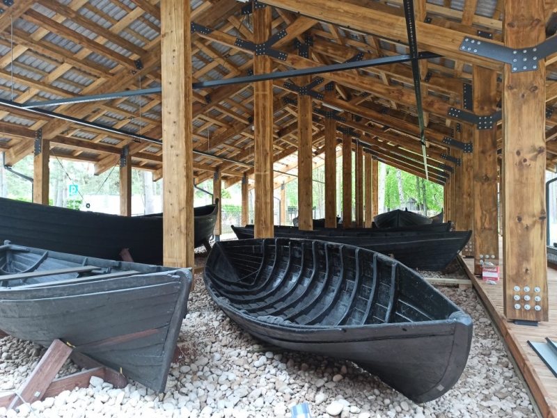 laivu māja ar laivām