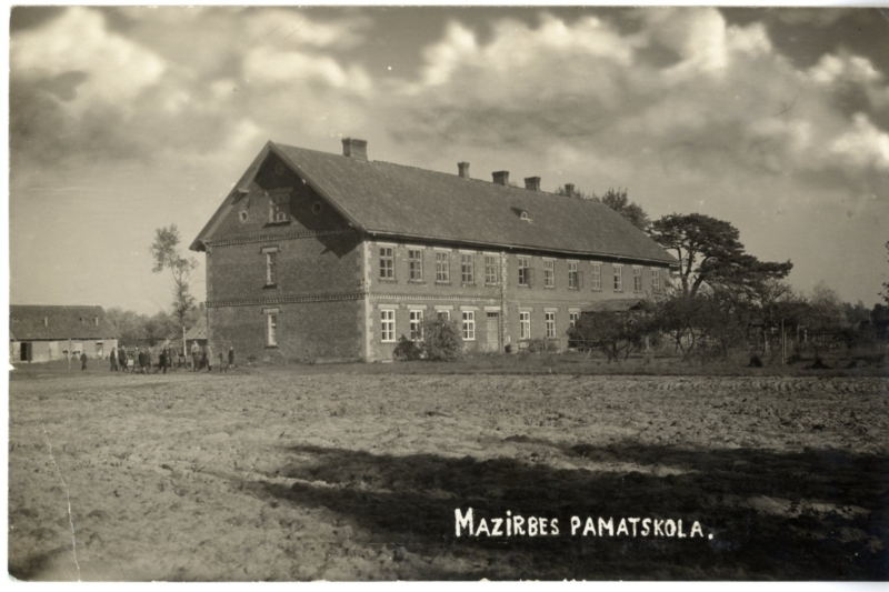 Mazirbes pamatskolas ēka, kurā agrāk atradās jūrskola. 20. gadsimta 30. gadi