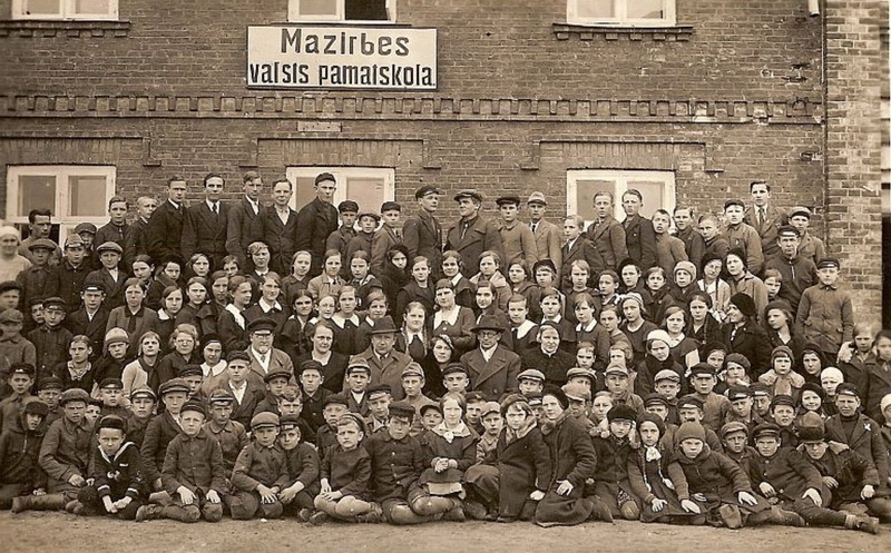 No 1933./34. mācību gada Mazirbes skola kļuva par valsts pamatskolu, kuru uzturēja no valsts budžeta.