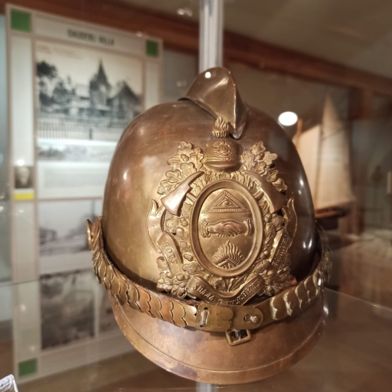 Ventspils muzeja lasītava: Spožās pogās, ķiverēs… Sveicieni Ugunsdzēsēju un glābēju dienā!