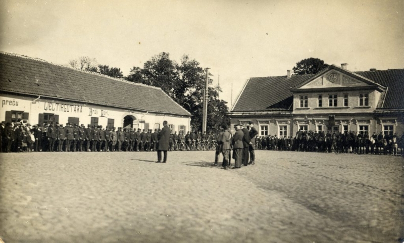 VVM_28287_-V-pils-2.-aizsargu-pulka-svetki-1925-VI-Tirgus-lauk-1024x616.jpg