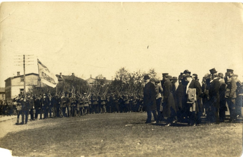 VVM_32629-031-Aizsargu-parade-Esplanade-Čakste-1923-10-jun-1024x662.jpg