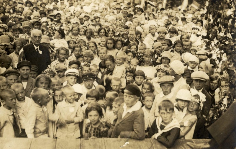 VVM_3865_Bernu_svetku_dalibnieki_1930-tie-1024x647.jpg