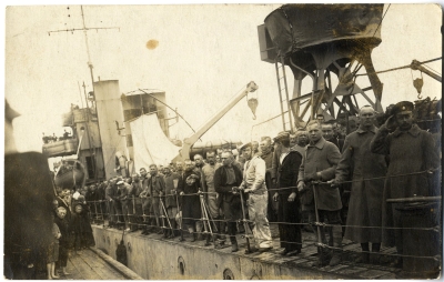 1919.gada 25.jūlijā ostā no Liepājas ienāca angļu mīnu kreiseris ar Latvijas armijas karavīriem