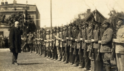  Ventspils aizsargu pulka karoga iesvētīšana. Ieradies valsts prezidents J. Čakste.1923.gads  