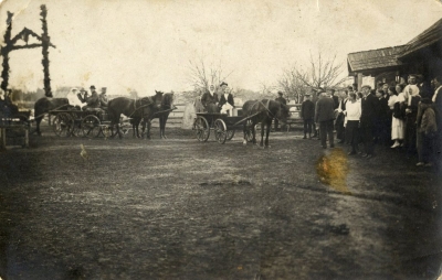 Kāzinieki Jaunciemā. 1930. gadu sākums.