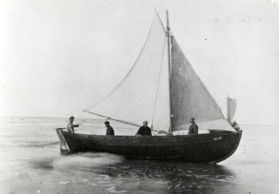 Brētliņu laiva ar buru. Košrags, 1927. gads.