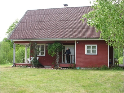 Žoku māja un vīrietis pie tās