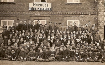 No 1933./34. mācību gada Mazirbes skola kļuva par valsts pamatskolu, kuru uzturēja no valsts budžeta.