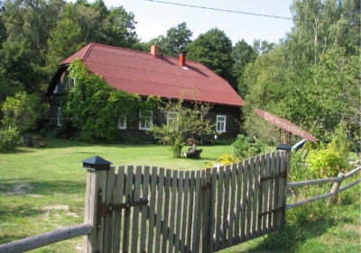“Lakstīgalās” Latvijas pirmās brīvvalsts laikā darbojās Kārļa Tilmaņa veikals.