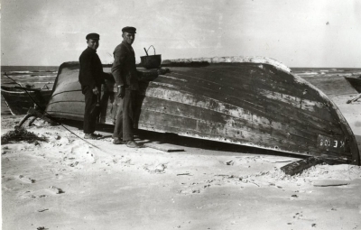 Laivas darvošana Pitragā. 1927. gads.