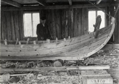 Laivas būve Sīkragā. 1928. gads.