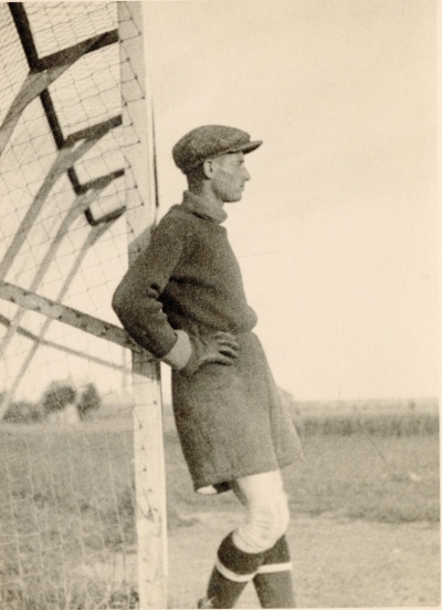 Fricis Forstmanis ( Fricis Dziesma;1906-2004) – sporta biedrības “Spars” futbola komandas vārtsargs. 1935.g.