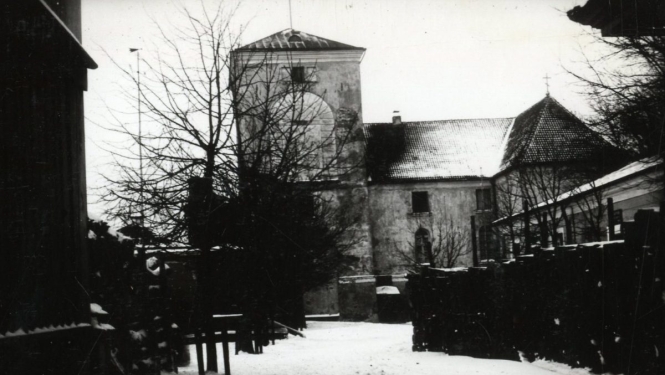 Ventspils muzeja lasītavā: cietums pilī jeb kā viduslaiku pils kļuva par multifunkcionālu iestādi, kurā mita noziedznieki, tiesu vara, baznīcēni un draudzes skolas skolēni