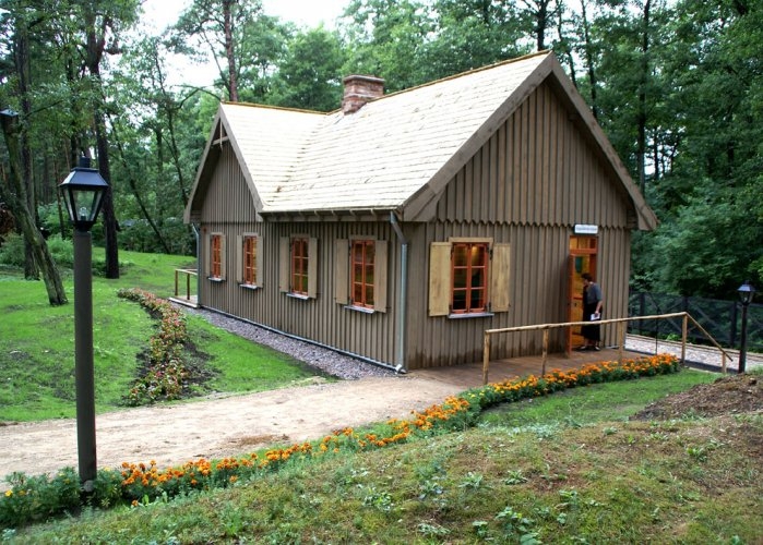 Stacijas ēka 