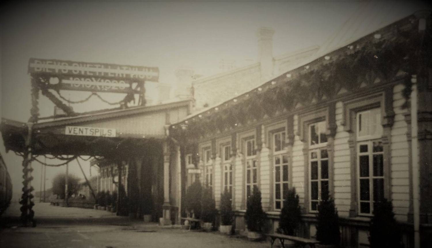 Ventspils muzeja lasītava. Ventspilī lepni skan dziesmas par Latviju