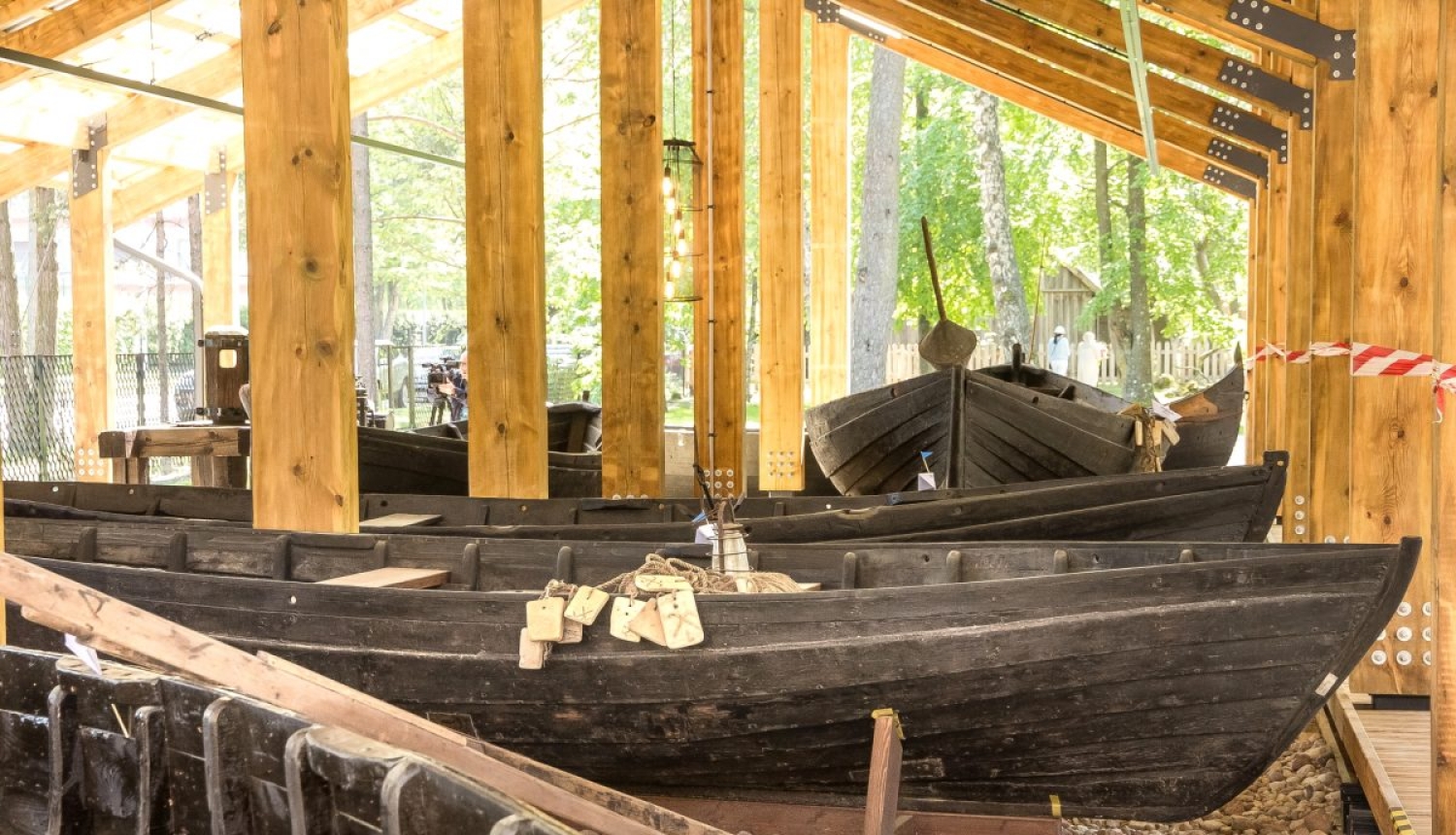 Laivu māja un restaurētās laivas