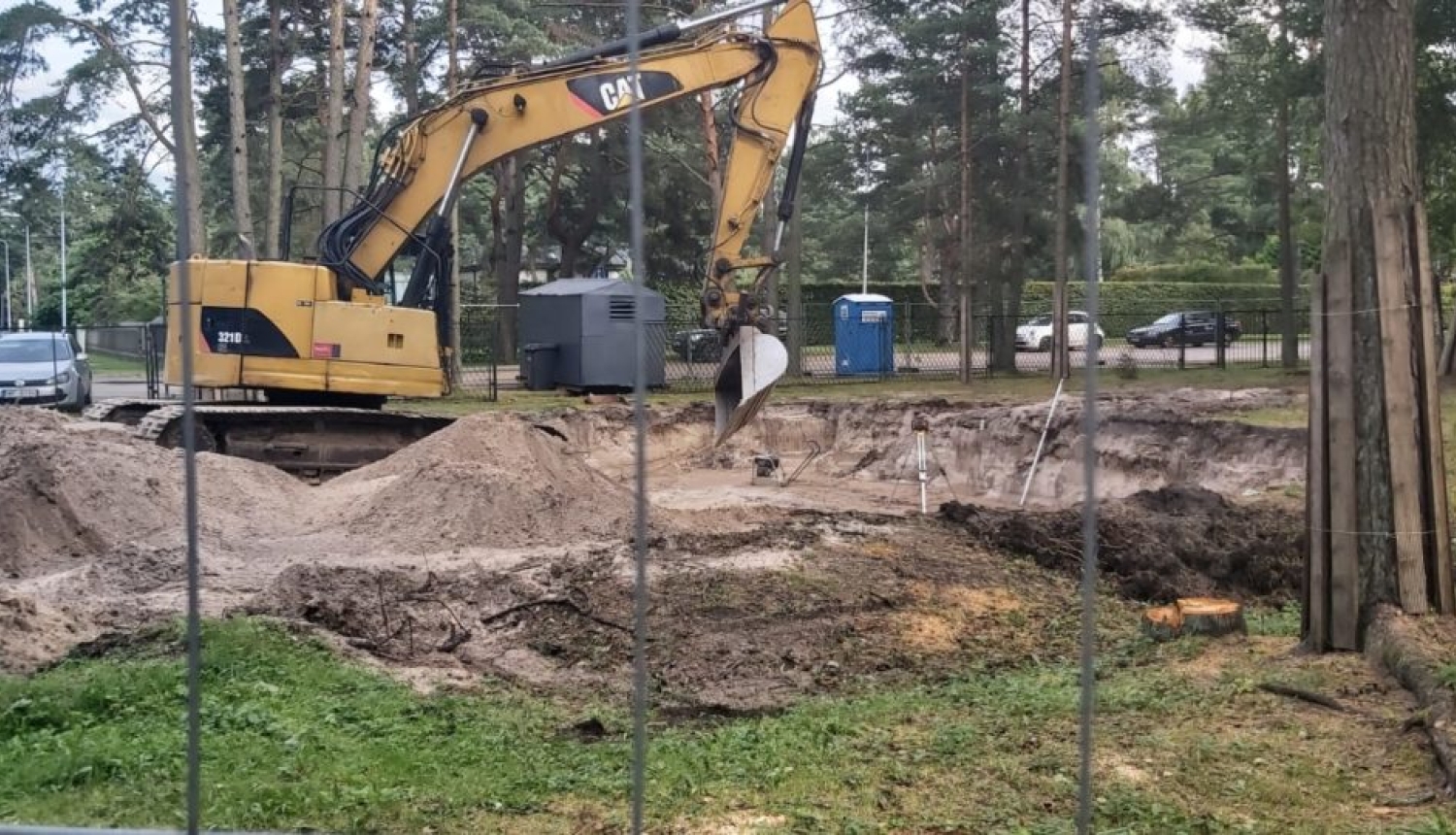 Ir uzsākta laivu nojumes būvniecība