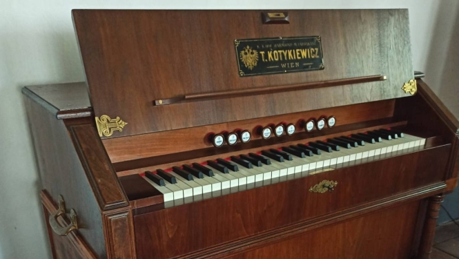 Amatu mājā atgriežas harmonijs